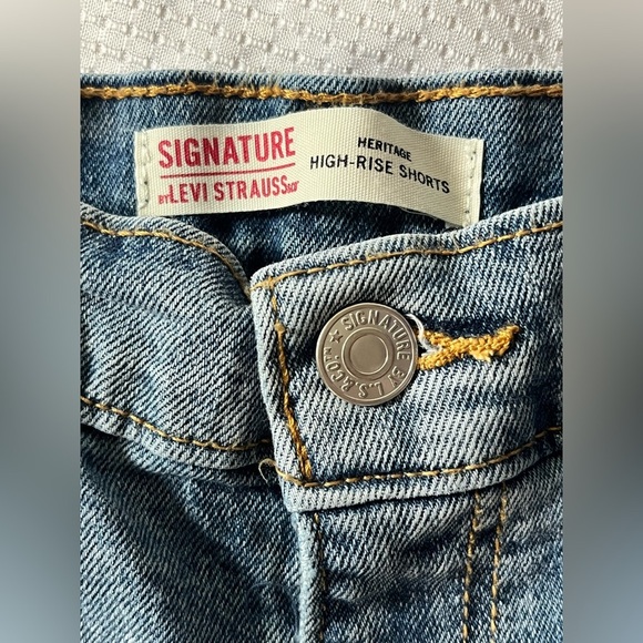 Signature by Levi Strauss Denim Blue Women's Shorts Size 0 Waist 25 - Picture 4 of 14
